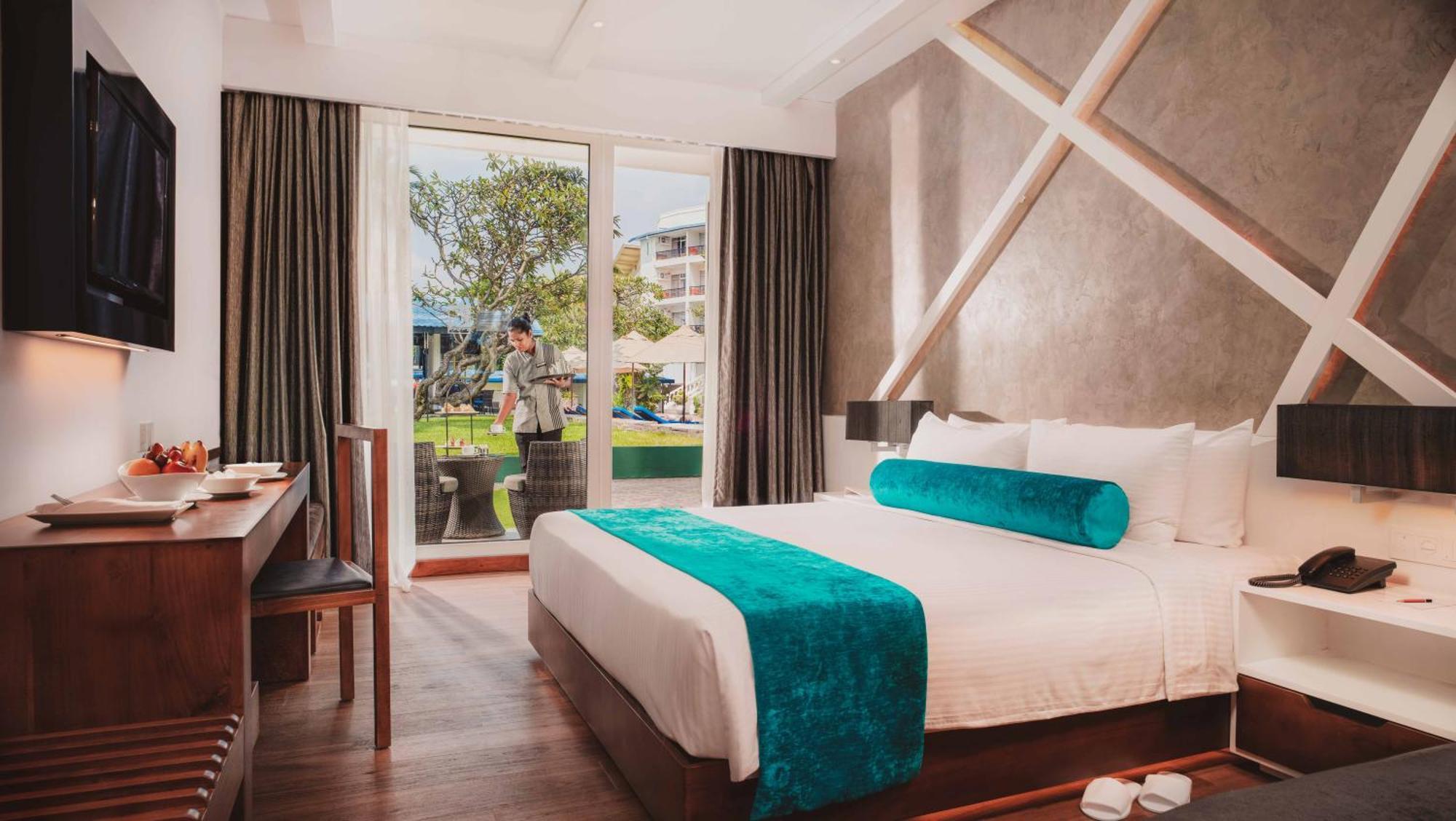 Camelot Beach Hotel Negombo Exterior photo