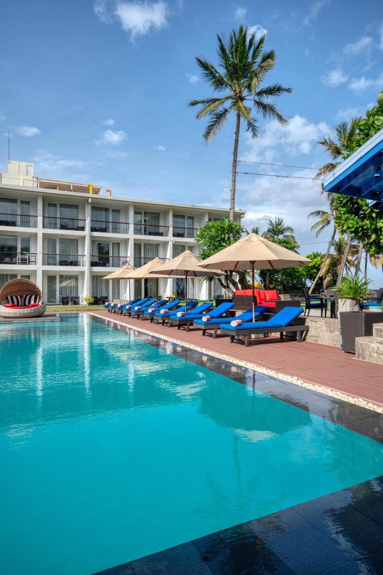 Camelot Beach Hotel Negombo Exterior photo