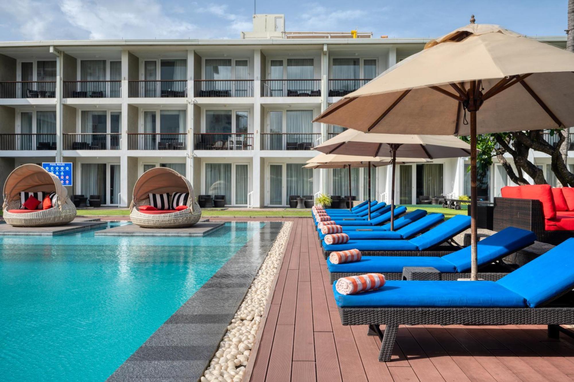 Camelot Beach Hotel Negombo Exterior photo